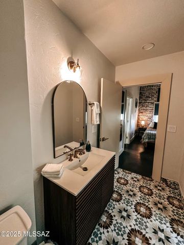 930 S 5th Avenue, Tucson, AZ 85701