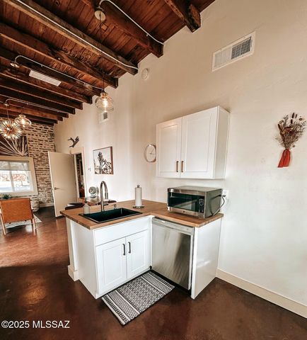 930 S 5th Avenue, Tucson, AZ 85701