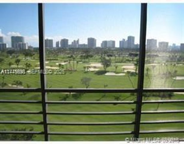 20335 W Country Club Drive 905, Aventura, FL 33180