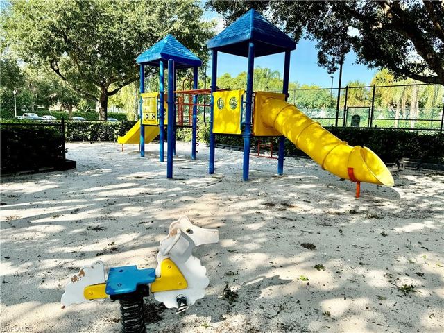 1200 Reserve WAY # 103, Naples, FL 34105