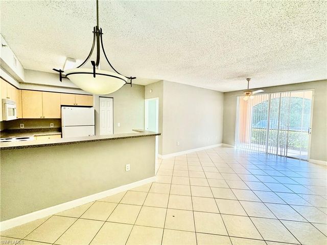 1200 Reserve WAY # 103, Naples, FL 34105