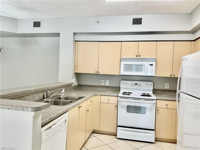 1200 Reserve WAY # 103, Naples, FL 34105