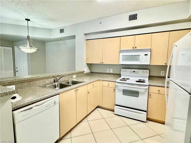 1200 Reserve WAY # 103, Naples, FL 34105