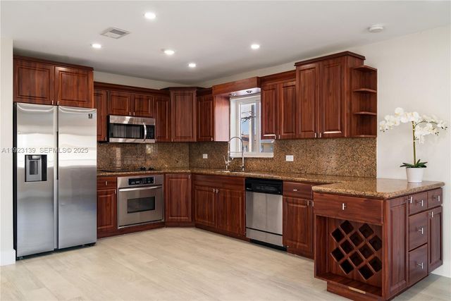 392 Laguna Ave, Key Largo, FL 33037