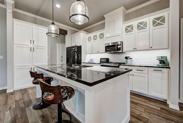 14209 Kamber Drive, Yukon, OK 73099
