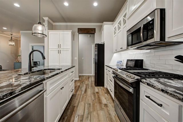 14209 Kamber Drive, Yukon, OK 73099