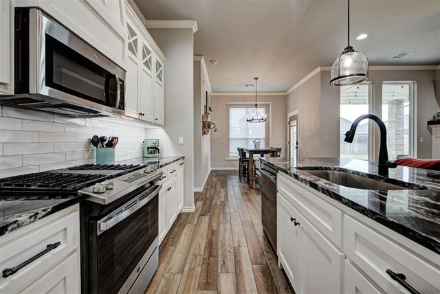14209 Kamber Drive, Yukon, OK 73099