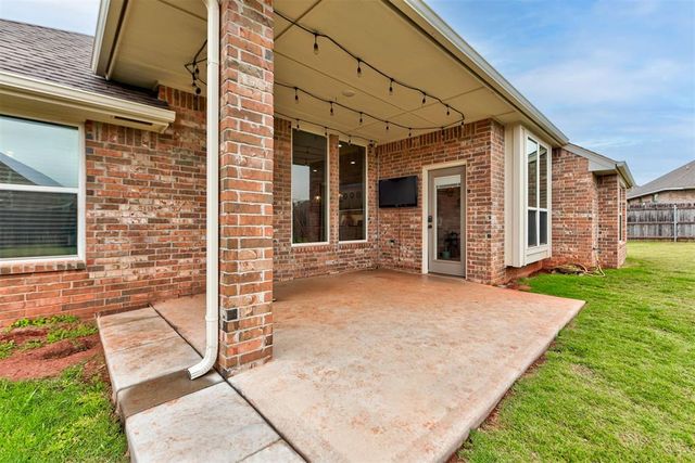 14209 Kamber Drive, Yukon, OK 73099