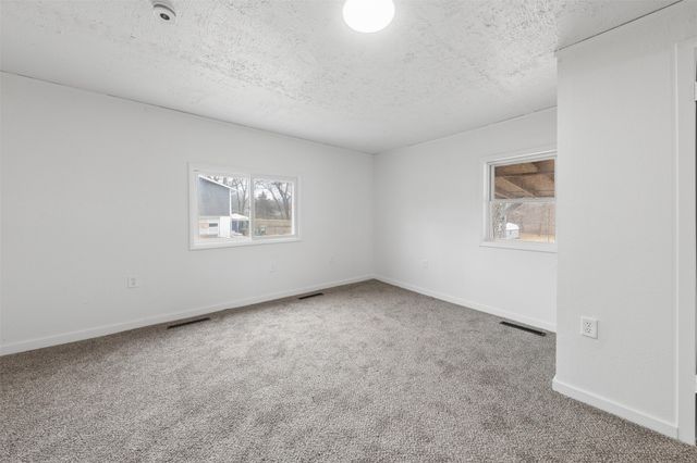 801 E Marion Street, Knoxville, IA 50138