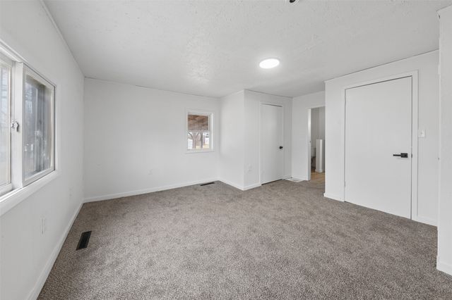 801 E Marion Street, Knoxville, IA 50138