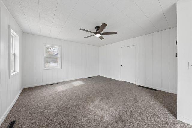 801 E Marion Street, Knoxville, IA 50138