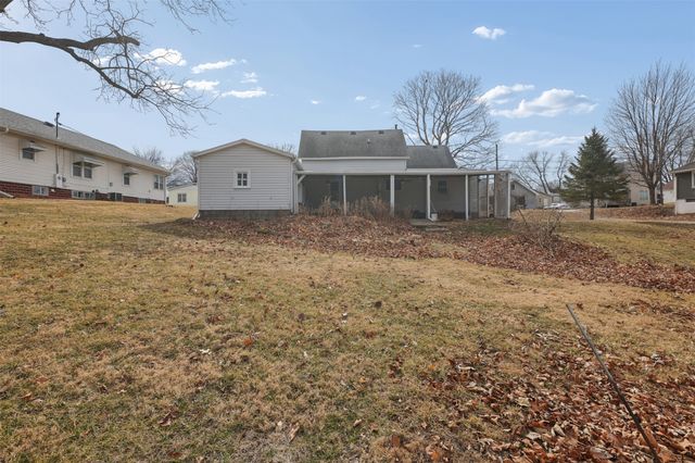 801 E Marion Street, Knoxville, IA 50138