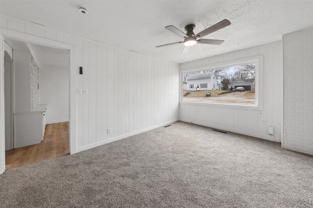 801 E Marion Street, Knoxville, IA 50138