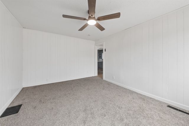 801 E Marion Street, Knoxville, IA 50138