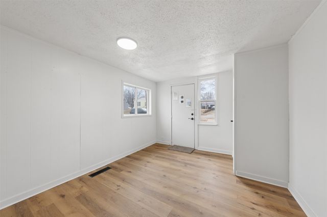 801 E Marion Street, Knoxville, IA 50138