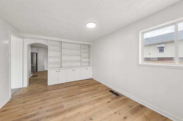 801 E Marion Street, Knoxville, IA 50138