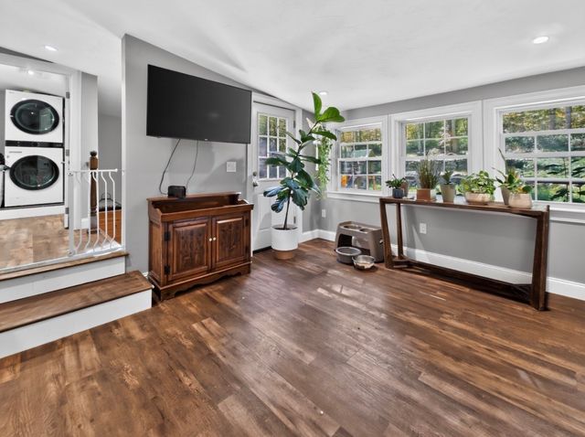 100 Sprague St, Northbridge, MA 01534