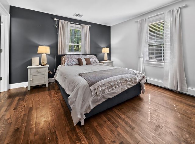 100 Sprague St, Northbridge, MA 01534