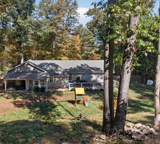 100 Sprague St, Northbridge, MA 01534