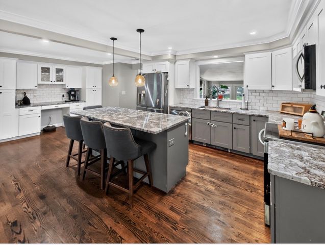 100 Sprague St, Northbridge, MA 01534