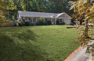 100 Sprague St, Northbridge, MA 01534