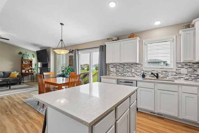 575 NE Brookshire Drive, Waukee, IA 50263