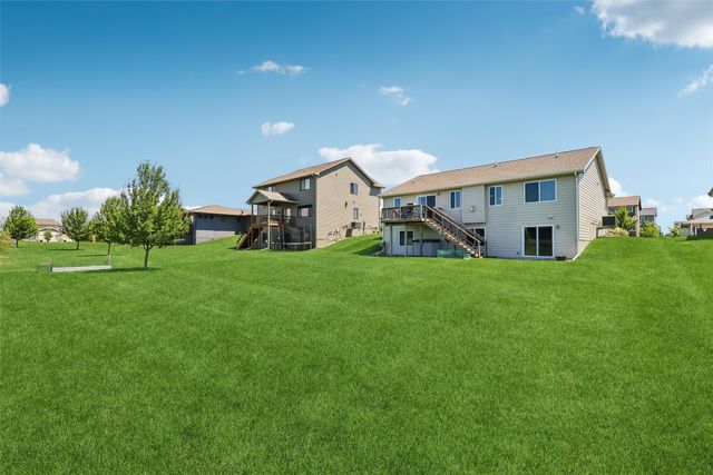 575 NE Brookshire Drive, Waukee, IA 50263