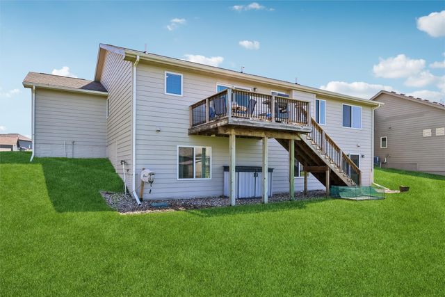 575 NE Brookshire Drive, Waukee, IA 50263