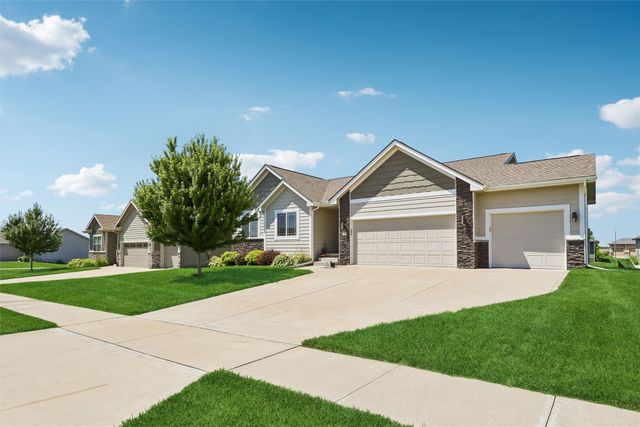 575 NE Brookshire Drive, Waukee, IA 50263