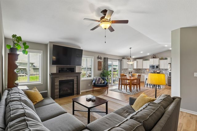 575 NE Brookshire Drive, Waukee, IA 50263