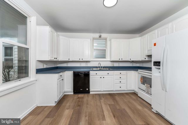 10 S WASHINGTON STREET, Mechanicsburg, PA 17055