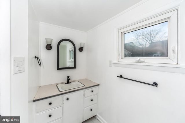 10 S WASHINGTON STREET, Mechanicsburg, PA 17055