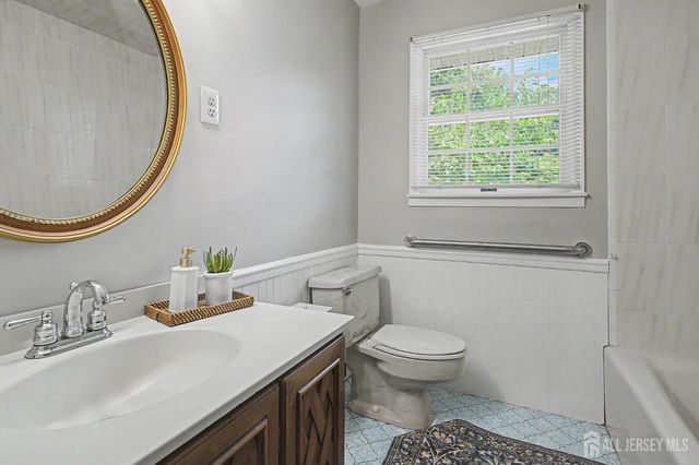 287 Crestwood Drive, Milltown, NJ 08850