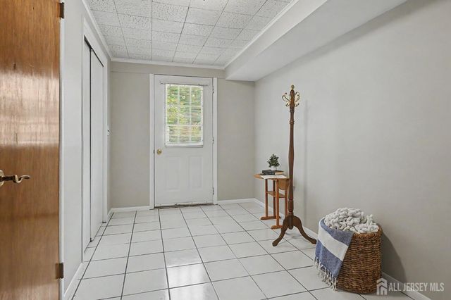 287 Crestwood Drive, Milltown, NJ 08850