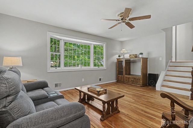 287 Crestwood Drive, Milltown, NJ 08850