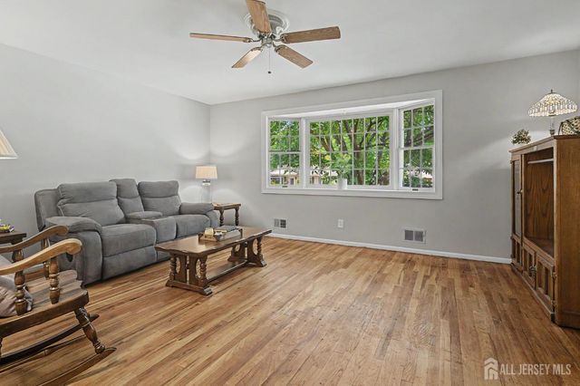 287 Crestwood Drive, Milltown, NJ 08850