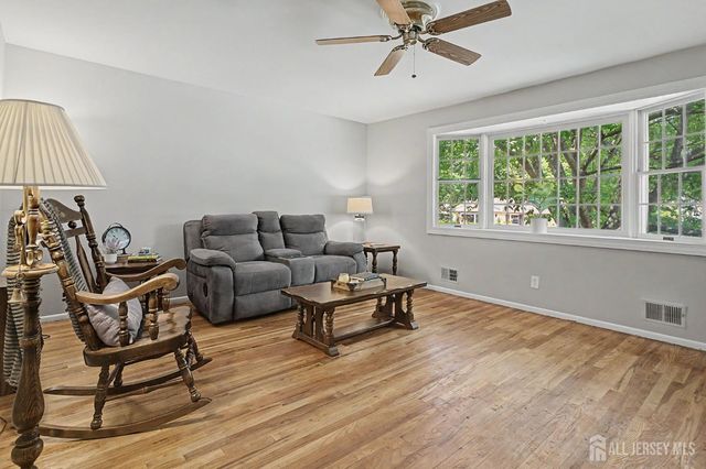 287 Crestwood Drive, Milltown, NJ 08850