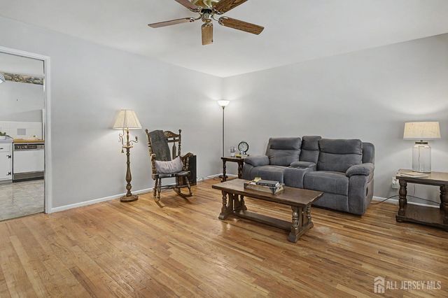 287 Crestwood Drive, Milltown, NJ 08850