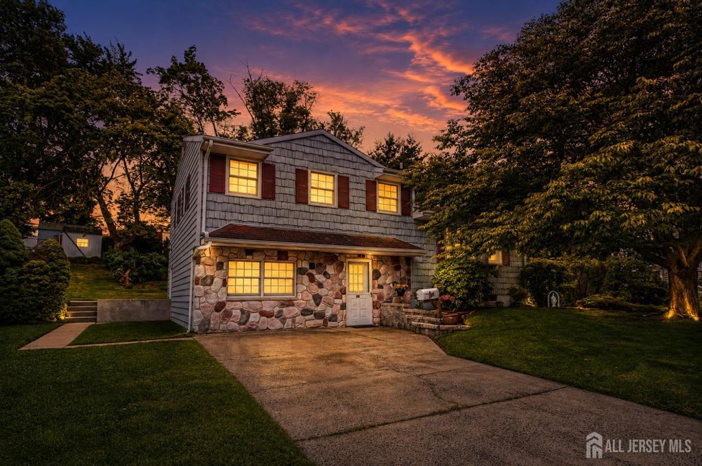 287 Crestwood Drive, Milltown, NJ 08850