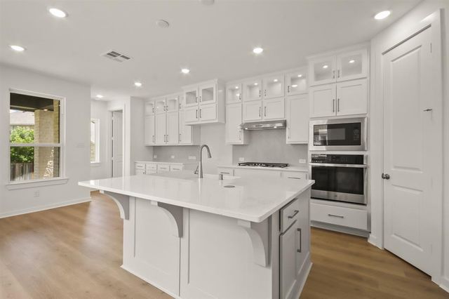 122 Canary Island Circle, Montgomery, TX 77316