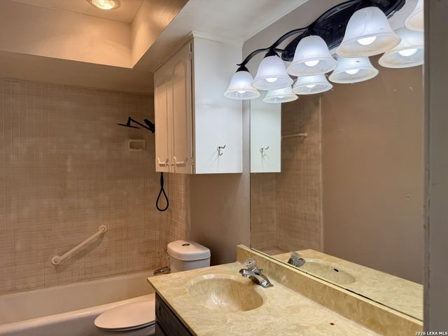 170 De Chantle Rd Apt 107, San Antonio, TX 78201