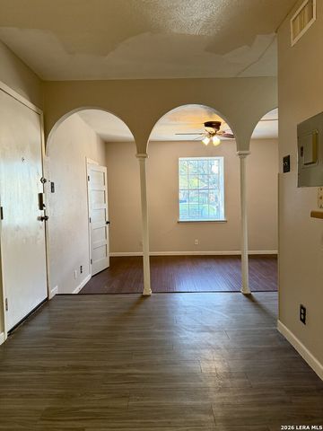 170 De Chantle Rd Apt 107, San Antonio, TX 78201