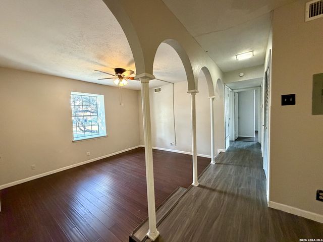 170 De Chantle Rd Apt 107, San Antonio, TX 78201