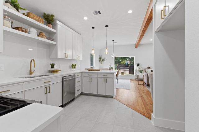 5002 Park Drive, Houston, TX 77023