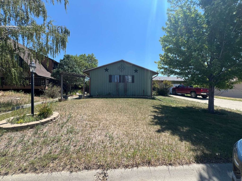 Image 1 of property listing at 727 Windham Square, Glendive, MT 59330