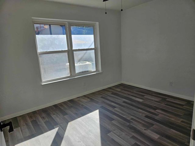 201 W Louella Drive, Hurst, TX 76054