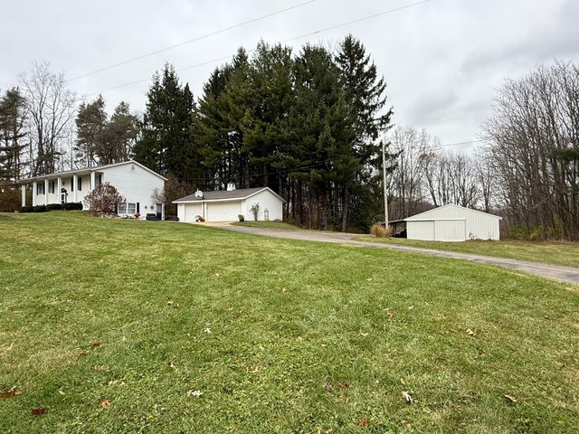 8295 D Drive S, Newton Twp, MI 49033