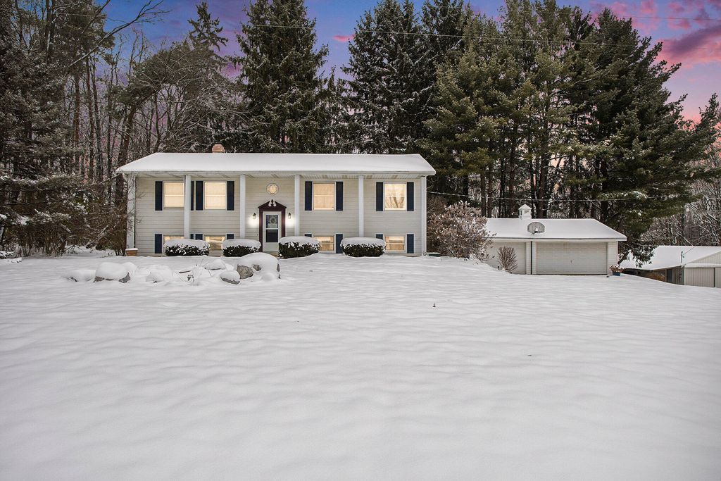 8295 D Drive S, Newton Twp, MI 49033