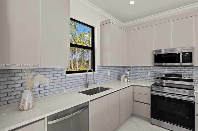 4282 2ND AVE SE, Naples, FL 34117