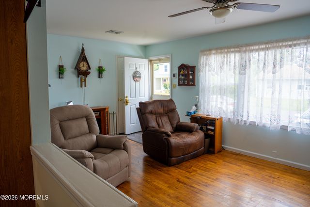 129 Spray Avenue, Beachwood, NJ 08722